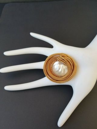 Vintage Brooch Pin Signed Capri Multiple Swirl Gold Large Faux Pearlsat Center