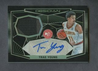 2018 - 19 Panini Obsidian Trae Young Hawks Rc Rookie Jersey Auto /50