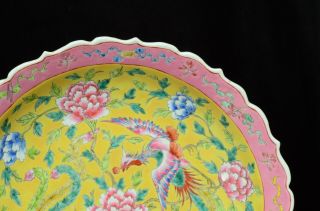 A large Chinese porcelain Nyonya Straits Peranakan plate (37cm) 2