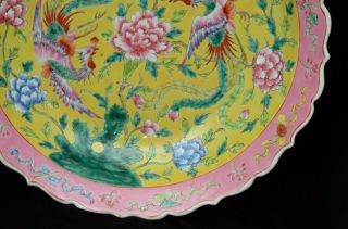 A large Chinese porcelain Nyonya Straits Peranakan plate (37cm) 3