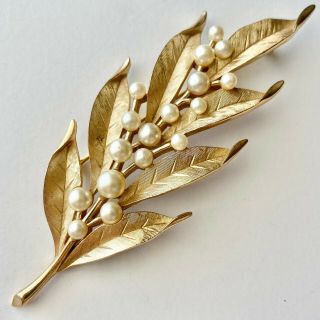 Signed Crown Trifari Vintage Gold Tone Leaf Pearl Flower Brooch Pin 288