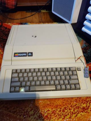 Vintage Apple Iie Computer