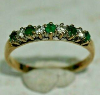 Very Pretty 9ct Gold Ring Set With Sparkling Stones & Emerald - Size 0 - 1.  6gram