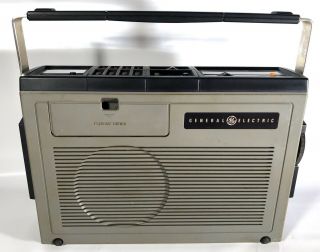 Vintage Ge General Electric Searcher Portable Field Am/fm Radio 7 - 2995a
