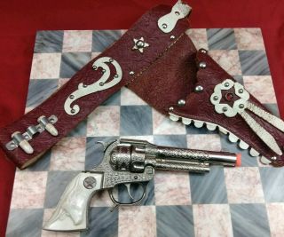Vintage Hubley Texan Jr.  Cap Gun And Leather Holster Set