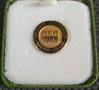 Vintage 1968 Rca Consumer Electronics 14k Solid Gold Lapel Pin