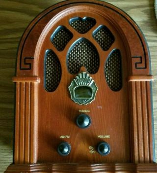 Vintage Crosley Cathereadal Radio