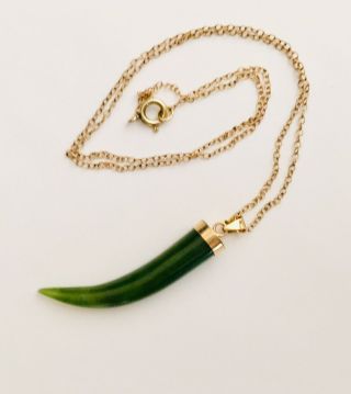 Outstanding Vintage Green Jadeite 14k Gold Horn Pendant Necklace 16”
