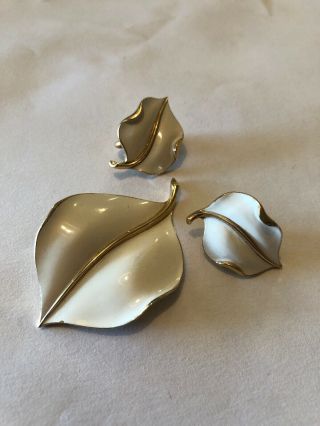 Vintage Crown Trifari White Enamel And Gold Double Leaf Brooch Pin Clip Earrings