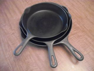 Three Vintage Griswold Small Logo Cast Iron Skillets
