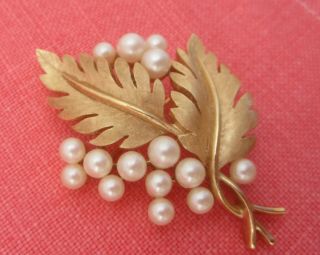 Vintage Trifari Crown Gold Tone Leaves W/ Faux White Pearl Brooch Pin Leaf