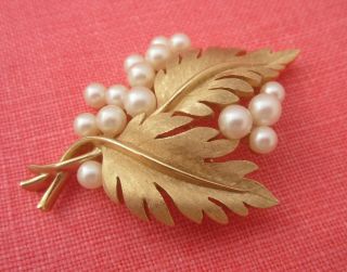 Vintage TRIFARI Crown Gold Tone Leaves w/ Faux White Pearl Brooch Pin Leaf 3