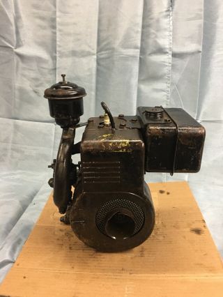Briggs And Stratton Model 8? Barn Find.  Antique Engine
