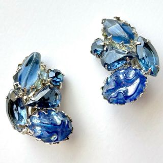 Unsigned Schreiner Vtg Sapphire Blue Molded Glass Flower Rhinestone Earrings 263