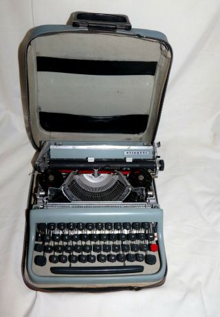 Vintage Olivetti Lettera 22 Typewriter W/ Case Missing Hood