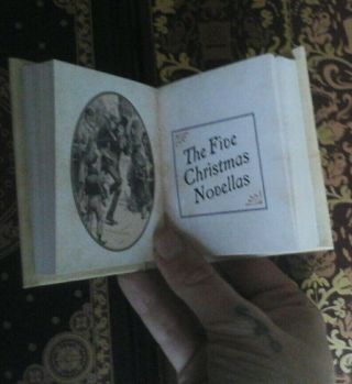Miniature Book Charles Dickens in One Sitting Running Press Miniature Editions. 2