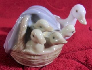 Vintage Lladro Retired Porcelain Swan Statue Figurine 4895 Mother Baby Ducklings