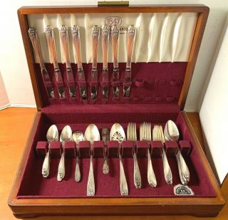 1847 Rogers Bros.  Daffodil Silverplate 48 Piece Set/7 Place Settings Chest
