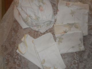 Royalton Vtg.  Queen Size Sheet Set (4 Pillowcases) Soft Cream Floral