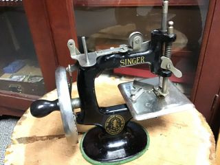 Early Antique Singer Sewhandy Child Hand Crank Sewing Machine Model 20
