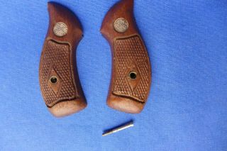Vintage Smith & Wesson J Frame Round Butt Diamond Center Wood Grips,  Screw S&w