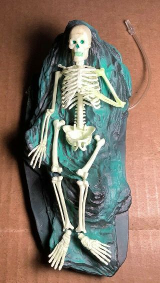 Vintage Aquarium | Action Ornament | Penn Plax Action Skeleton | Old - Stock