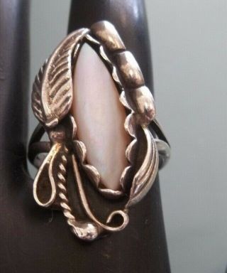 Vintage Native American Mother Of Pearl Leaf Design Silver Ring.