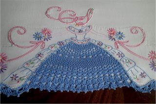 Lovely Vintage Pillow Cases Hand Embroidered Southern Belle Hand Crocheted Lace 2