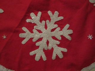 Vintage Felt Christmas Tree Skirt Red With Sequins White Snowflakes Lace Trim