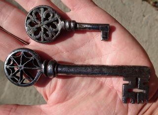 Two rare 16th/17th Century Venetian wrought and braised iron keys 2