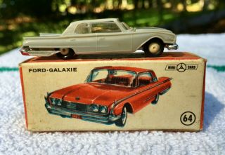 Vintage 1960s Ho Scale Models - Land Rover,  Fordgalaxie - Slot Car,  Train Layout
