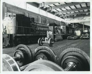 9gg890 At&sf Photo 1960s Santa Fe Rr High Bay 3o Ton Crane Barstow Diesel Shop