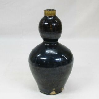 D210: Chinese Porcelain Bud Vase Of Gourd Shape With Appropriate Glaze And Clay