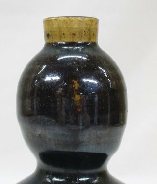 D210: Chinese porcelain bud vase of gourd shape with appropriate glaze and clay 2