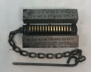 Vintage Clipper Belt Lacer Co.  No.  101 For No 1 Hooks Vise Tool Belt Stitcher