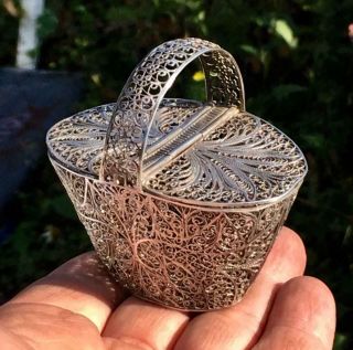 Very Fine Antique Sterling Silver Filigree Wirework Lidded Basket Box Vesta