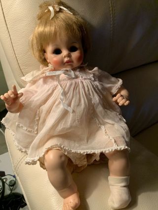Vintage Madame Alexander 14 Inch Baby Doll.  1965 2
