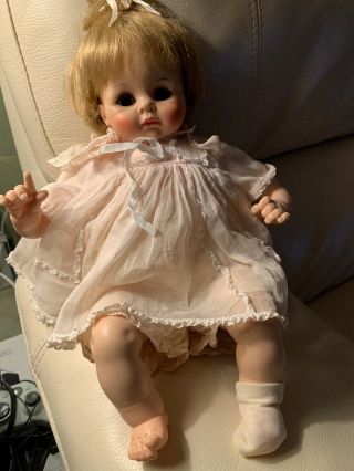 Vintage Madame Alexander 14 Inch Baby Doll.  1965 3