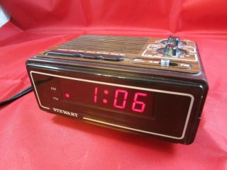 Vintage Stewart St 245 Fm Am 2 - Band Digital Alarm Clock Radio Wood Grain - Cool