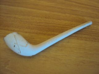An Unusual Antique Clay Pipe With Golf Club Emblems