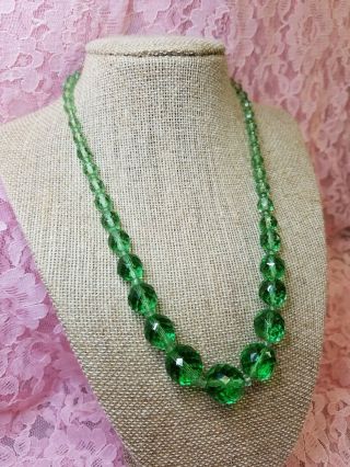 Vintage Green Glass Bead Necklace Faceted Graduated Screw Clasp Christmas Ts1296