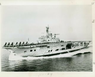 Rare - Royal Navy Press Photo - Hms Ark Royal Ro9 - Usa - 1957