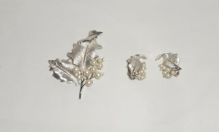 Vintage Crown Trifari Silver Tone Holly Leaf W/ Faux Pearls Brooch & Earrings
