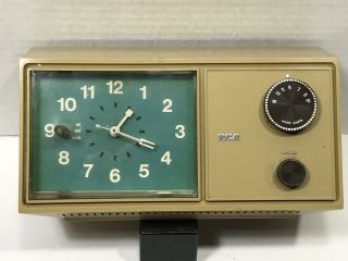 Vintage Rca Am Clock Radio Model Rzd 402b -