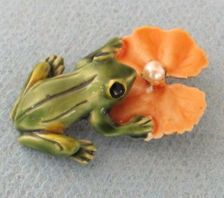 Vintage Signed By Robert Enamel Frog On Lily Pad Faux Pearl Brooch