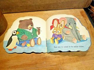 VINTAGE CHILDREN ' S BOOK THE SANTA CLAUS BOOK - c1965 - GOLD PRESS - NEAT PAPER BACK 3