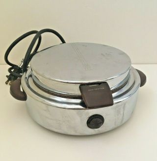 Vintage 1930s Round 7 " Chrome Silver Toastmaster 2d2 Waffle Iron Maker Art Deco