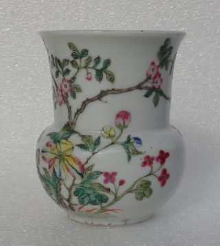 Cina (china) : Old And Very Fine Chinese Porcelain Spittoon