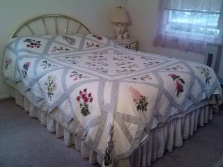 VINTAGE HAND QUILTED FLORAL PATCHWORK COTTON QUILT - 82X86 PRETTY 3