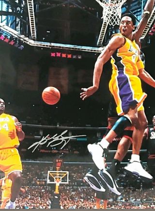 Kobe Bryant Autographed 16x20 Psa/dna L.  A.  Lakers Signature